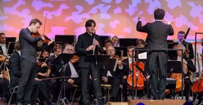 Bei den Konzerttagen 2019 wieder dabei: Gareth Lubbe an der Bratsche, Paul Meyer an der Klarinette und Nabil Shehata als Dirigent. Foto: Stephan Haase